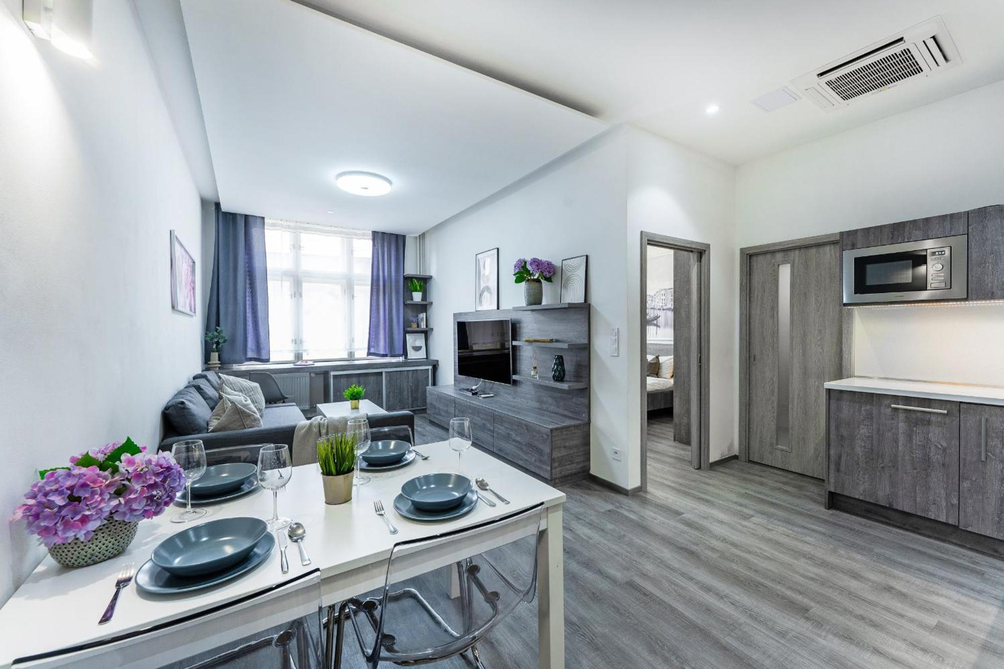 Wenceslas Square Apartment, * Prague